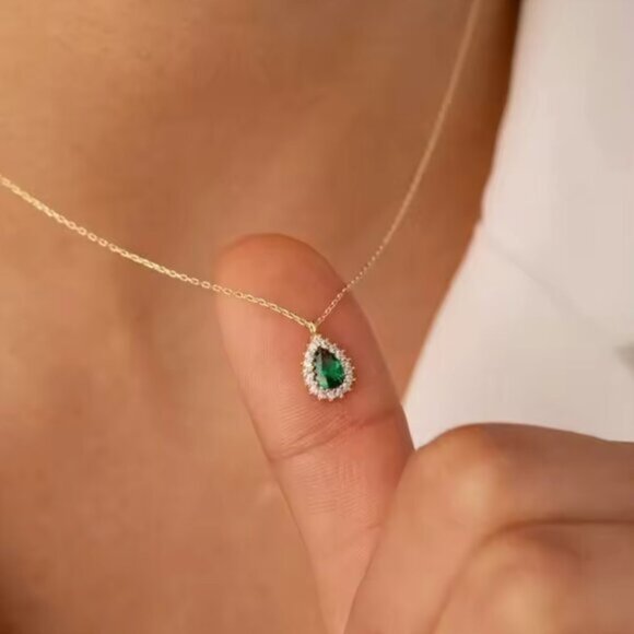 Gold Teardrop Emerald Pendent Necklace - Picture 2 of 3